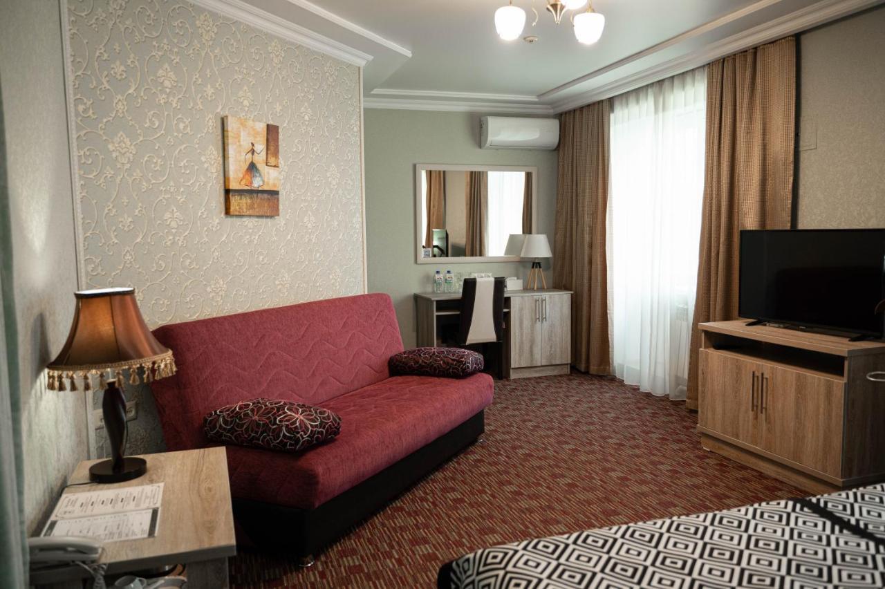 Hotel Uyutnyy Dom Taraz Exteriér fotografie