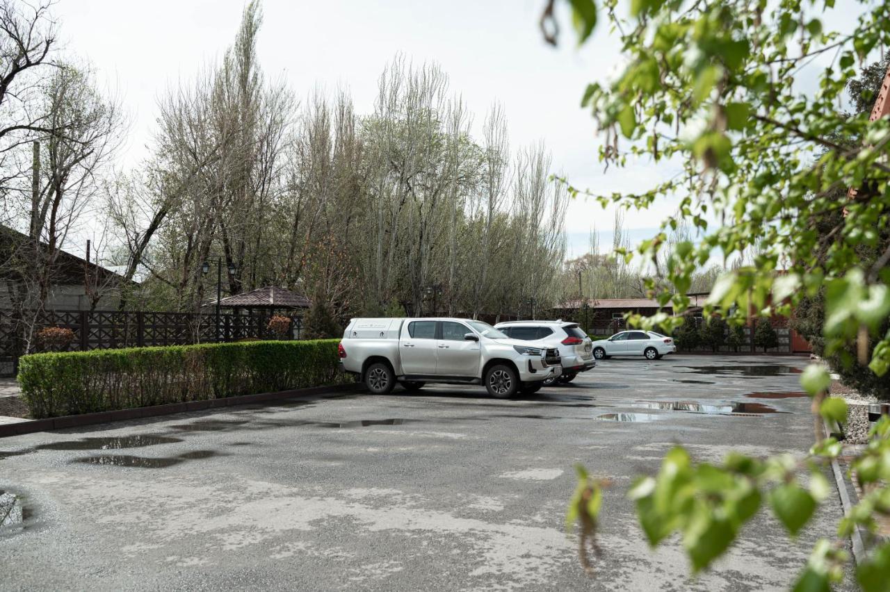 Hotel Uyutnyy Dom Taraz Exteriér fotografie