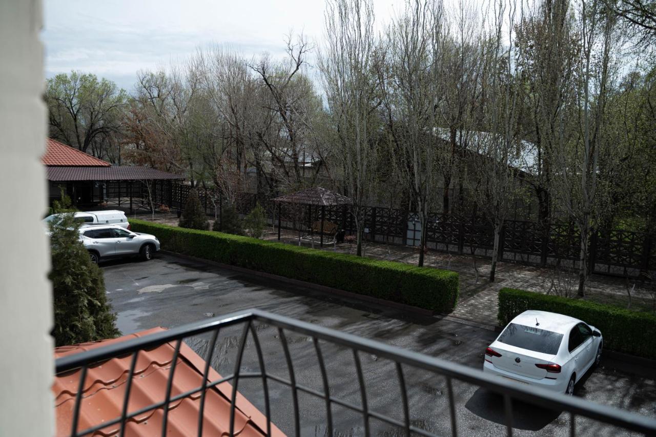 Hotel Uyutnyy Dom Taraz Exteriér fotografie